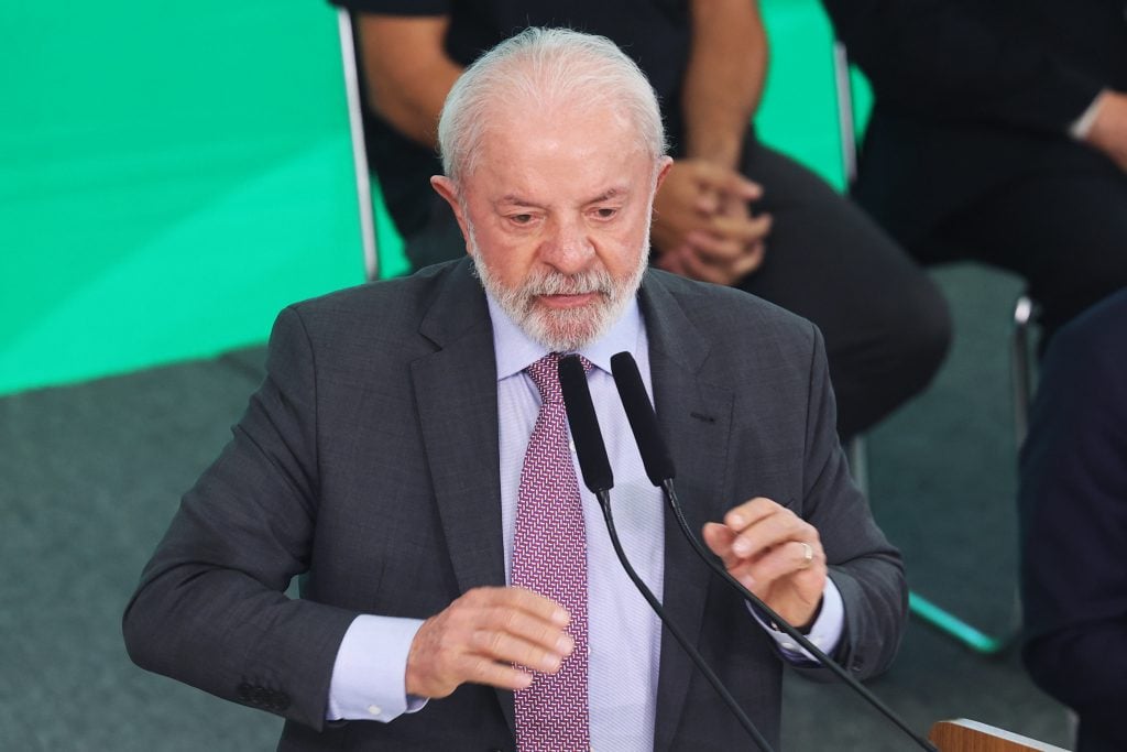 Lula volta a cobrar BC por redução na taxa de juros: ‘vai precisar começar a abaixar’