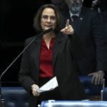 Damares emite parecer contra distribuição de calcinhas a mulheres trans pelo SUS