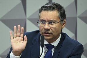 CPMI: ex-procurador nega envolvimento em fraudes e silencia sobre pressões