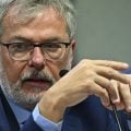Ex-diretor do INSS nega vínculo político em depoimento à CPI