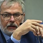 Ex-diretor do INSS nega vínculo político em depoimento à CPI