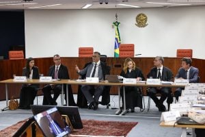 Congresso evita assumir responsabilidade direta sobre execução das emendas Pix