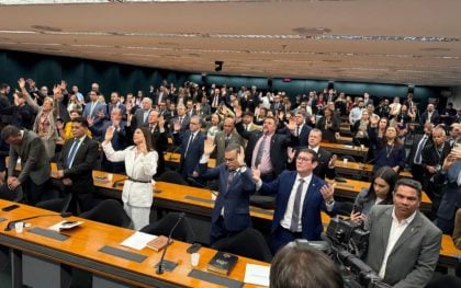 Câmara vota regime de urgência para criação de Bancada Cristã