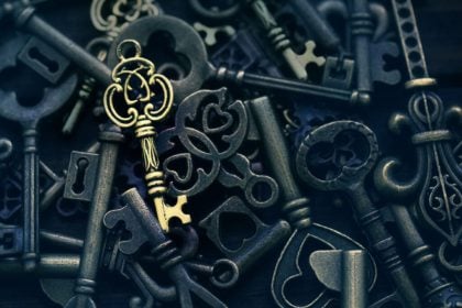 6 simpatias poderosas com chaves para abrir caminhos
