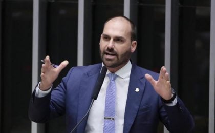 Presidente do Conselho de Ética diz que Eduardo Bolsonaro deve estar no Brasil para exercer o mandato