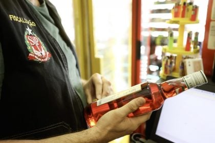 Polícia Científica confirma presença de metanol em bebidas apreendidas em São Paulo
