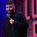 Humorista Tiago Santineli tem visto dos EUA cancelado após piada sobre Charlie Kirk