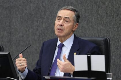 STF forma maioria para derrubar decisão de Barroso que autorizava enfermeiros a atuar em aborto legal