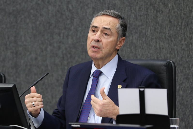 STF forma maioria para derrubar decisão de Barroso que autorizava enfermeiros a atuar em aborto legal