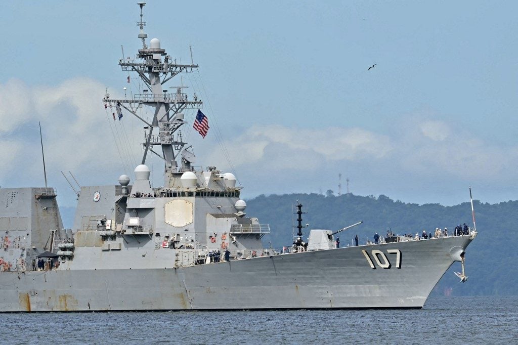 Navio de guerra dos EUA chega a Trinidad e Tobago, em frente à Venezuela