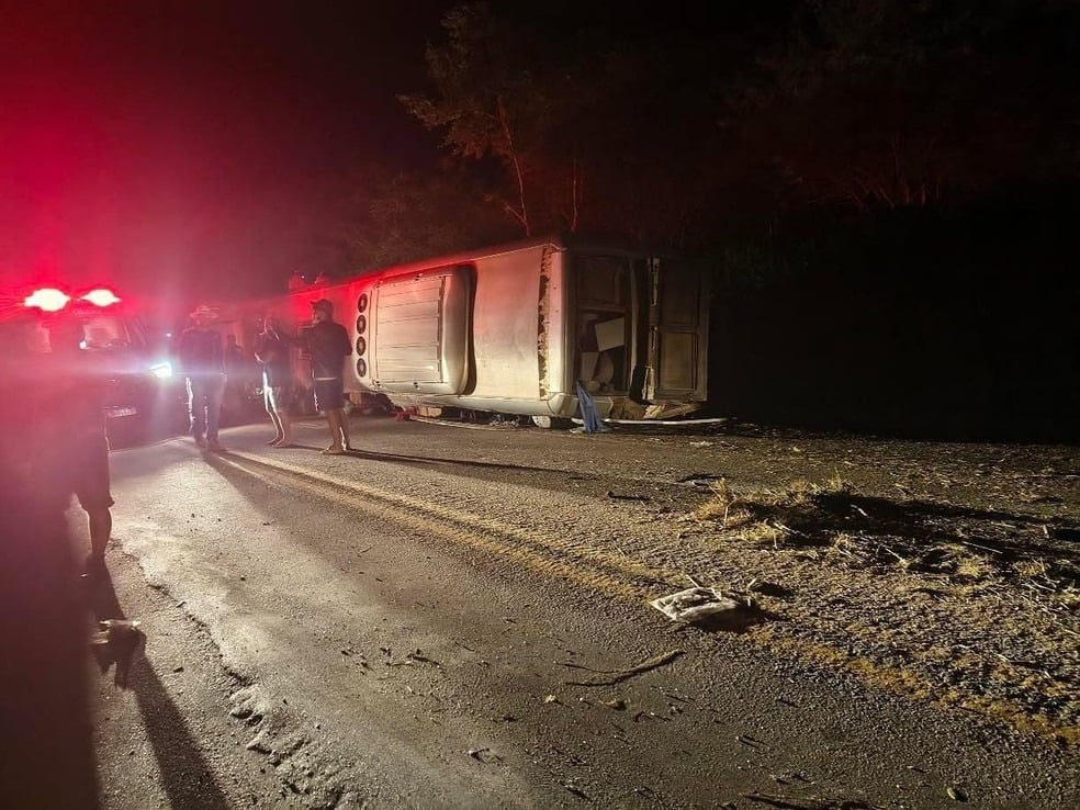 Sobe para 16 o número de mortos em acidente com ônibus na BR-423, no Agreste de Pernambuco