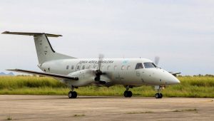 Ex-comandante da FAB é condenado por usar subordinados para cortar grama de sua casa