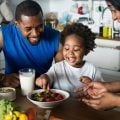 3 hábitos saudáveis para prevenir a obesidade em crianças