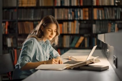 6 impactos da má postura na saúde e nos estudos