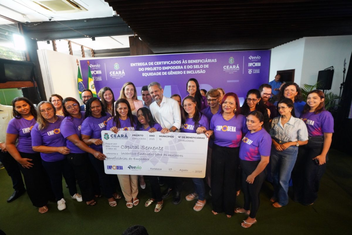 Mulheres do programa Empodera participam de cerimônia de investimentos para capital semente com governador Elmano. Crédito: Divulgação/Governo do Ceará 