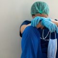 59% dos médicos jovens citam burnout como motivo para antecipar aposentadoria