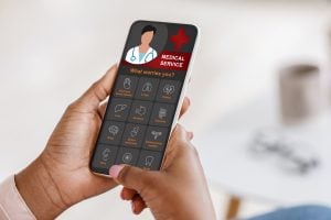 Startup e UFMG criam IA inédita para análise de dados do SUS