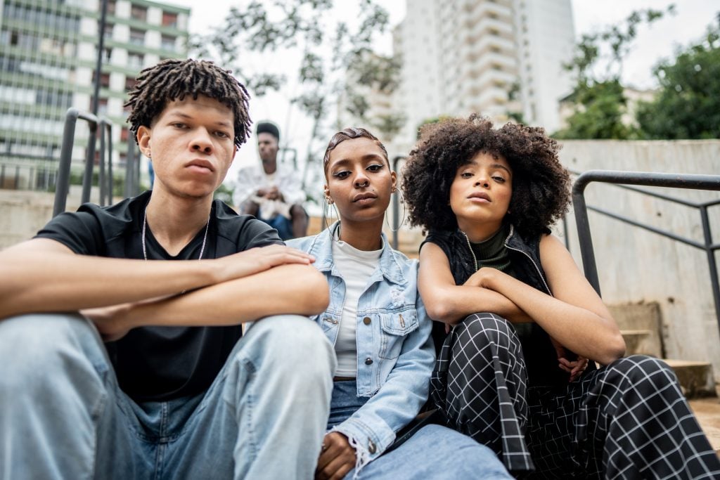 Dia Mundial da Saúde Mental: geração Z enfrenta solidão e perda de sentido na vida