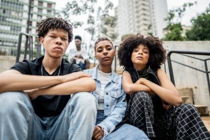 Dia Mundial da Saúde Mental: geração Z enfrenta solidão e perda de sentido na vida