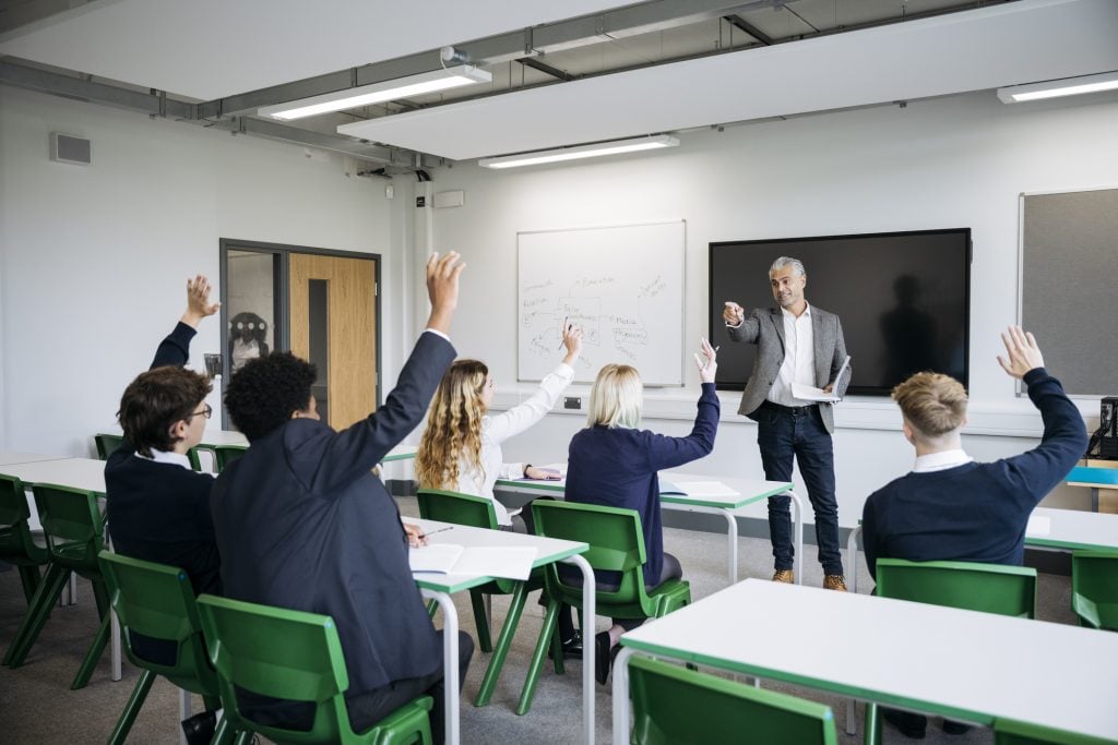 Presencial em alta e multifranqueados em expansão marcam avanço das franquias de educação