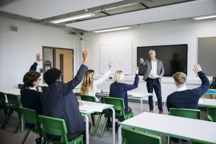 Presencial em alta e multifranqueados em expansão marcam avanço das franquias de educação