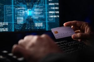 Buscas por 'black fraude' disparam 127% e revelam desconfiança dos consumidores