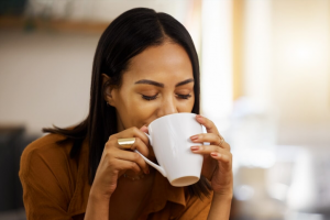 8 benefícios do chá de cavalinha e como usá-lo com segurança