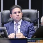 Sem governo e Centrão, reforma administrativa encalha e deixa Hugo Motta isolado na Câmara