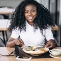 Veja como a alimentação ajuda na prevenção ao câncer de mama
