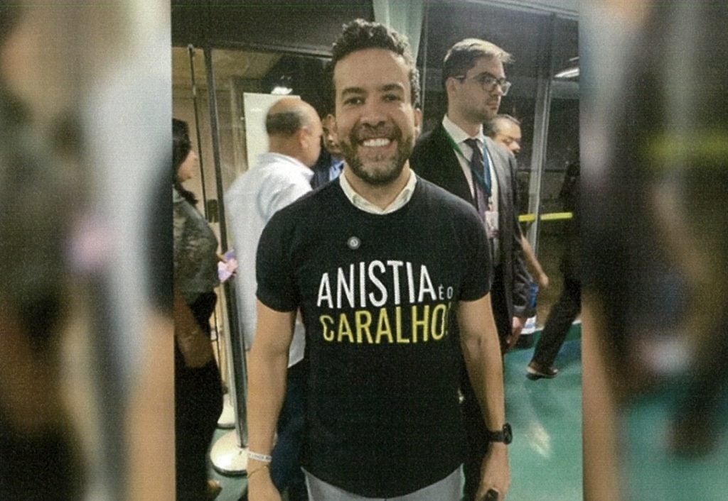 Conselho de Ética arquiva processo contra Janones por camiseta crítica à anistia