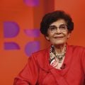 Olhar as estrelas e também o poço