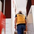 Dono de bar interditado por suspeita de metanol em bebidas admite ter comprado vodka de ‘vendedor informal’