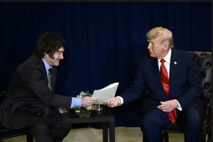 Milei se reunirá com Trump para selar apoio financeiro antes de eleições legislativas