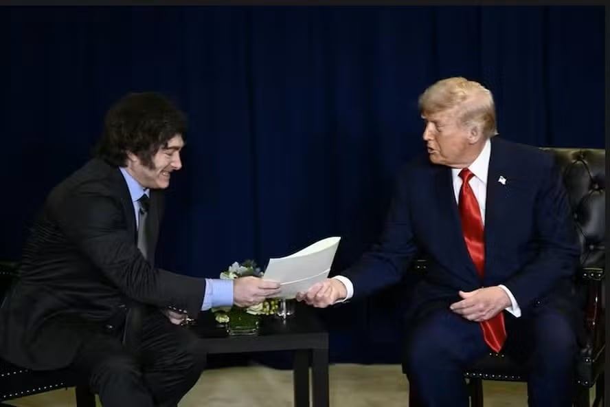 Milei se reunirá com Trump para selar apoio financeiro antes de eleições legislativas