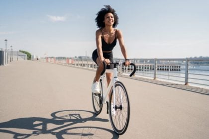 Veja como andar de bicicleta ajuda no tratamento da artrose no joelho