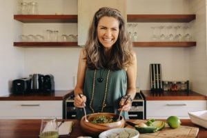 8 dicas para cuidar da saúde e da alimentação na menopausa