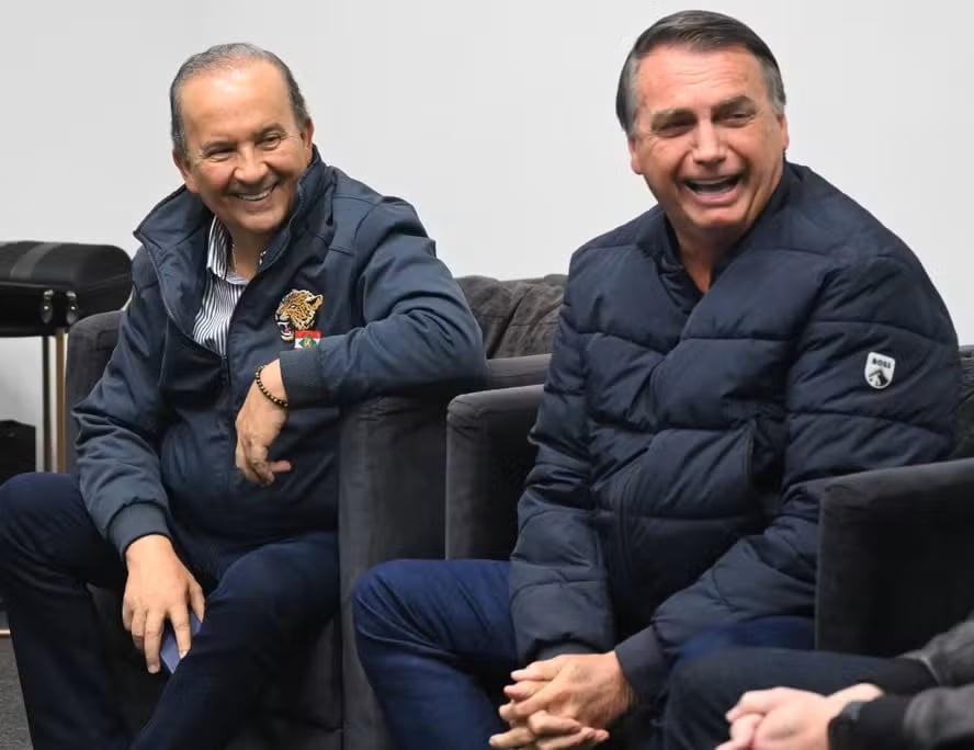 Moraes libera que governador de SC visite Bolsonaro em prisão domiciliar