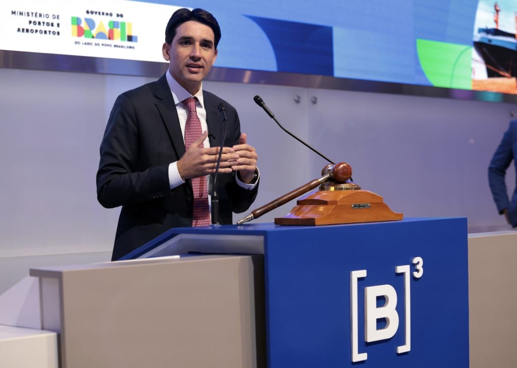 Porto de São Sebastião será leiloado até abril de 2026, diz ministro