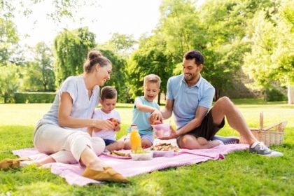 8 brincadeiras que ajudam a prevenir a miopia em crianças