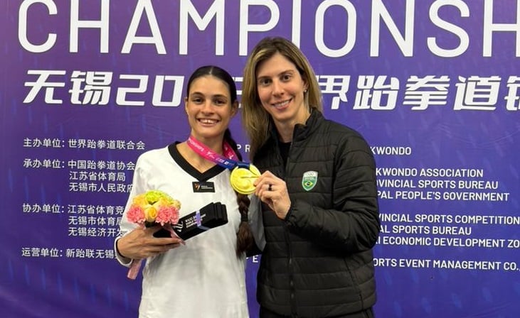 Maria Clara Pacheco Conquista o Mundo: Brasileira Garante Ouro Histórico no Taekwondo!