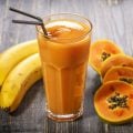 5 receitas de vitaminas com mamão para deixar sua dieta mais saudável