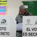 Equador faz referendo sobre volta de bases militares estrangeiras e nova Constituição