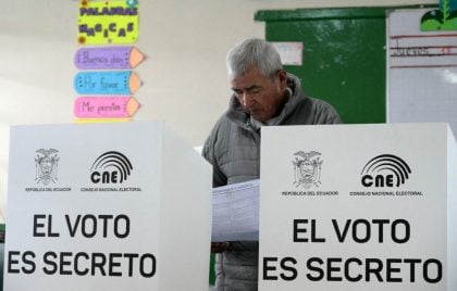 Equador faz referendo sobre volta de bases militares estrangeiras e nova Constituição