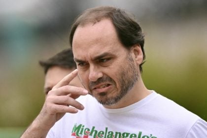 Moraes rejeita pedido de Carlos para visitar Bolsonaro no domingo