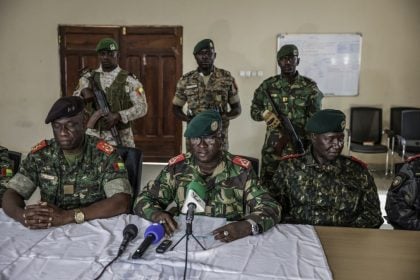 Militares tomam controle total de Guiné-Bissau e suspendem processo eleitoral