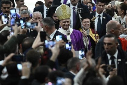 Papa celebra sua primeira missa na Turquia após visitar a Mesquita Azul