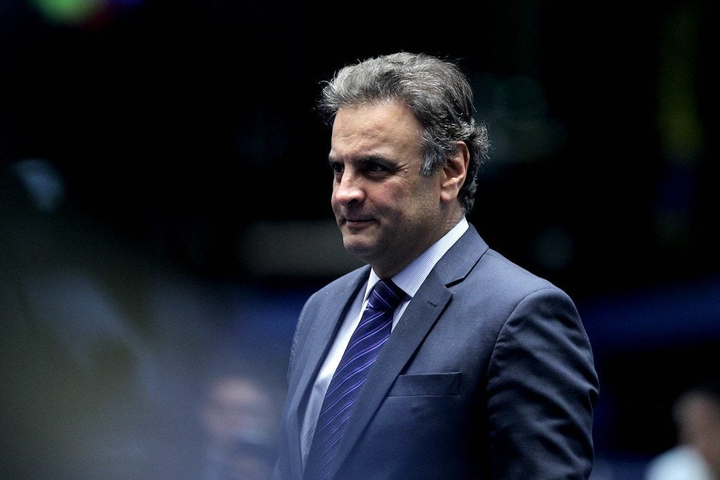 Entre Lula e Ciro, Aécio tenta sobreviver no jogo