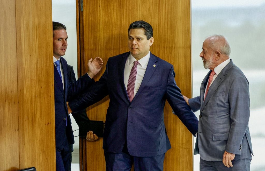 O corte de relações entre o comando do Congresso e líderes de Lula