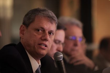 Tarcísio desperdiça oferta lucrativa e vende terras públicas por 10% do preço em São Paulo