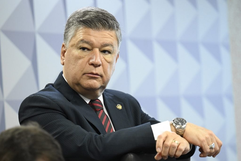 Presidente da CPMI do INSS quer derrubar lei que levou à condenação de Bolsonaro